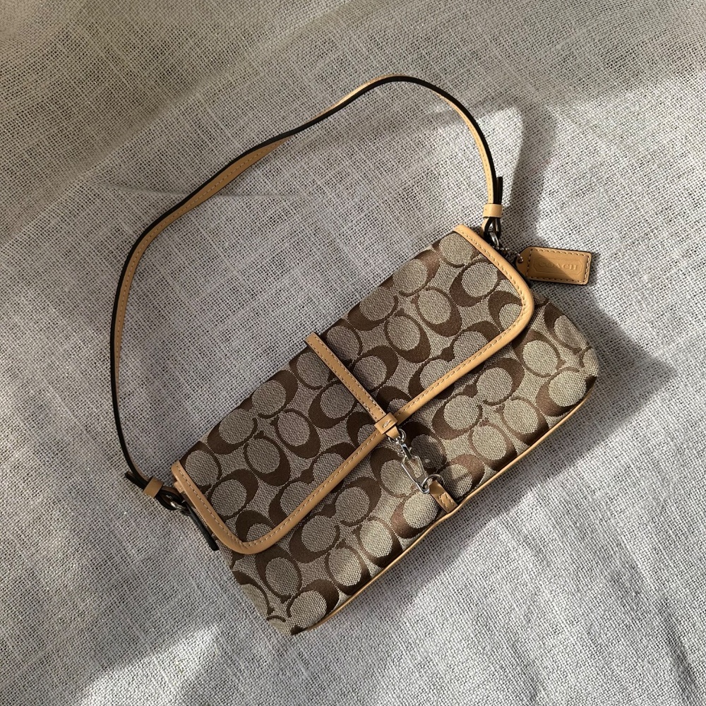 ── SOLD ──
Coach Y2K Signature Demi Clip Shoulder Bag (A3U-6348) - Picture 2 of 16